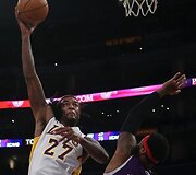 Jordanas Hillas ir Jamesas Johnsonas