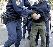 Madride sulaikomas protestuotojas