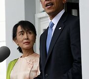 Mianmaro demokratijos &scaron;auklė Aung San Suu Kyi ir JAV prezidentas Barackas Obama