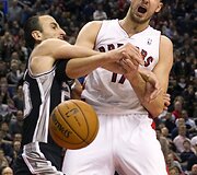 Manu Ginobili ir Jonas Valančiūnas