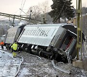 Nuo bėgių nuvažiavę traukinio vagonai