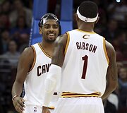 Kyrie Irvingas ir Danielis Gibsonas