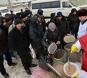Maitinami su&scaron;alę Ukrainos benamiai