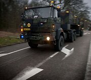 Raketas &bdquo;Patriot&ldquo; vežanti automobilių kolona