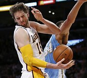 Pau Gasolis po susidūrimo su JaVale'u McGee