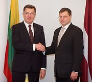 Lietuvos premjeras Algirdas Butkevičius ir Lavijos premjeras Valdis Dombrovskis