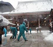Prie &scaron;ventyklos valomas sniegas