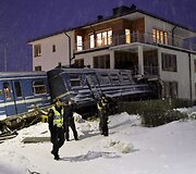 Į namą įsirėžęs traukinys