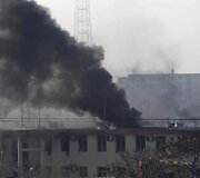 Kabule ir policijos komplekso pastato rūksta dūmai.