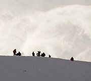 Specialistai ruo&scaron;iasi sukelti tyčinę sniego griūtį.
