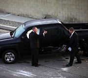 Los Andželo policija, ie&scaron;kodama Christopherio Jordano Dornerio, per klaidą ap&scaron;audė ne tą automobilį.