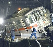 Elektrinio traukinio avarija Japonijoje