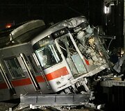 Elektrinio traukinio avarija Japonijoje
