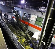 Elektrinio traukinio avarija Japonijoje