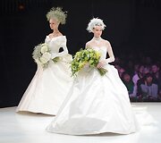 Yumi Katsura vestuvinių suknelių kolekcijos pristatymas