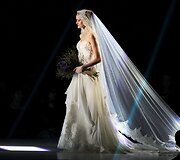 Yumi Katsura vestuvinių suknelių kolekcijos pristatymas