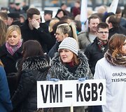 Darbo partijos aktyvistai prie Vilniaus apygardos teismo
