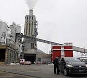 Policija prie medienos fabriko &Scaron;veicarijoje