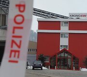 Policija prie medienos fabriko &Scaron;veicarijoje