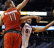 Jonas Valančiūnas ir Hamedas Haddadi