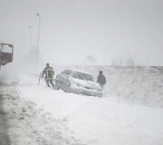 Nuo kelio nuslydęs automobilis