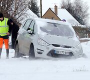 Prancūzijoje užklimpęs automobilis