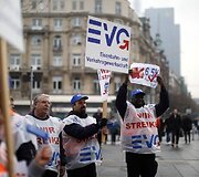 Vokietijoje streikavo geležinkelio darbuotojai