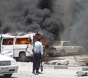 Somalyje po sprogimo dega autobusiukas