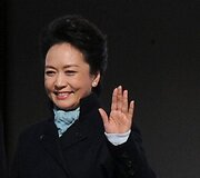 Kinijos prezidento Xi Jinpingo žmona Kinijos prezidentas Xi Jinpingas su žmona Peng Liyuan
