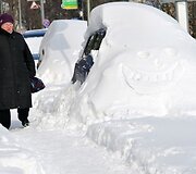 Kijeve apsnigti automobiliai