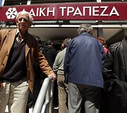 Žmonių eilė prie Kipro banko