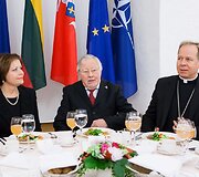 Rasa Juknevičienė, Vytautas Landsbergis ir Gintaras Gru&scaron;as