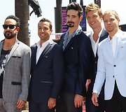 &bdquo;Backstreet Boys&ldquo; grupės dainininkai (i&scaron; kairės): AJ McLeanas, Howie Doroughas, Kevinas Richardsonas, Nickas Carteris ir Brianas Littrelas