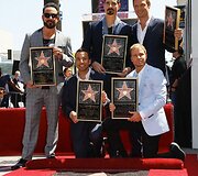 &bdquo;Backstreet Boys&ldquo; grupės dainininkai (i&scaron; kairės): AJ McLeanas, Howie Doroughas, Kevinas Richardsonas, Nickas Carteris ir Brianas Littrelas