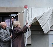 Meilei Luk&scaron;ienei skirtos atminimo lentos atidengimo ceremonija