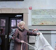 Meilei Luk&scaron;ienei skirtos atminimo lentos atidengimo ceremonija