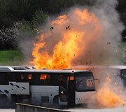 Atkartojamas sprogimas prie autobusų.