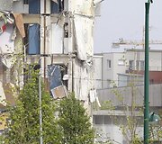 Reimso mieste sugriuvo dalis daugiabučio.