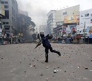 Banglade&scaron;o policija susirėmė su islamistų demonstrantais.