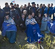 Chris Hadfieldas, Romanas Romanenko ir Tomas Marshburnas