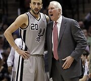 Manu Ginobili ir &bdquo;Spurs&ldquo; treneris Greggas Popovičius