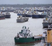 Prie&scaron; cikloną Mahasen sugrįže laivai