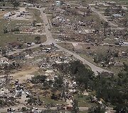 Tornadas nusiaubė Granberio miestą.
