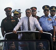 &Scaron;ri Lankos gynybos ministas Gotabaya Rajapaksa (centre)