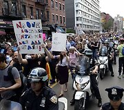 Niujorke protestas prie&scaron; gėjaus nužudymą