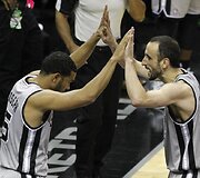 Cory Josephas ir Manu Ginobili