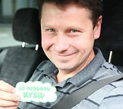 Akciją &bdquo;A&scaron; neduodu ky&scaron;io&ldquo; inicijavo &bdquo;Vilniaus Lietuvos Tūkstantmečio Rotary klubas&ldquo;, platinant lipdukus prisidėjo &bdquo;Vilniaus Gedimino Rotary klubas&ldquo;.