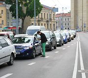Akciją &bdquo;A&scaron; neduodu ky&scaron;io&ldquo; inicijavo &bdquo;Vilniaus Lietuvos Tūkstantmečio Rotary klubas&ldquo;, platinant lipdukus prisidėjo &bdquo;Vilniaus Gedimino Rotary klubas&ldquo;.