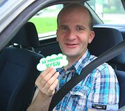 Akciją &bdquo;A&scaron; neduodu ky&scaron;io&ldquo; inicijavo &bdquo;Vilniaus Lietuvos Tūkstantmečio Rotary klubas&ldquo;, platinant lipdukus prisidėjo &bdquo;Vilniaus Gedimino Rotary klubas&ldquo;.
