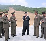 Kim Jong Unas prie statomo slidinėjimo kurorto